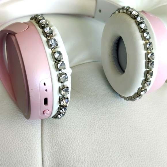 Pink rhinestone wireless bling headphones - Picture 7 of 8